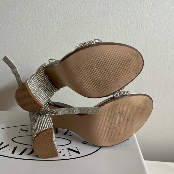 SOLD - Steve Madden Carrson R Sandals - Picture 5 of 5